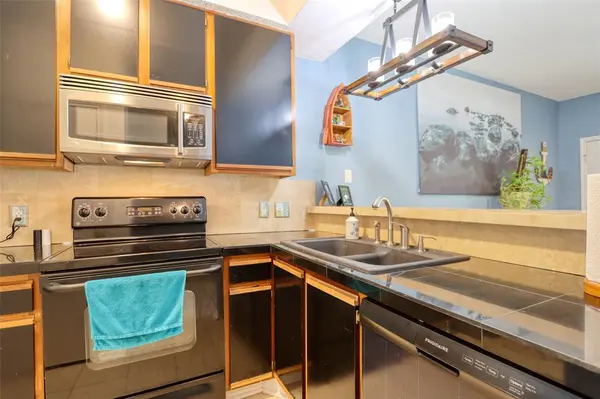 1933 Island Circle #B113, Tool, TX 75143