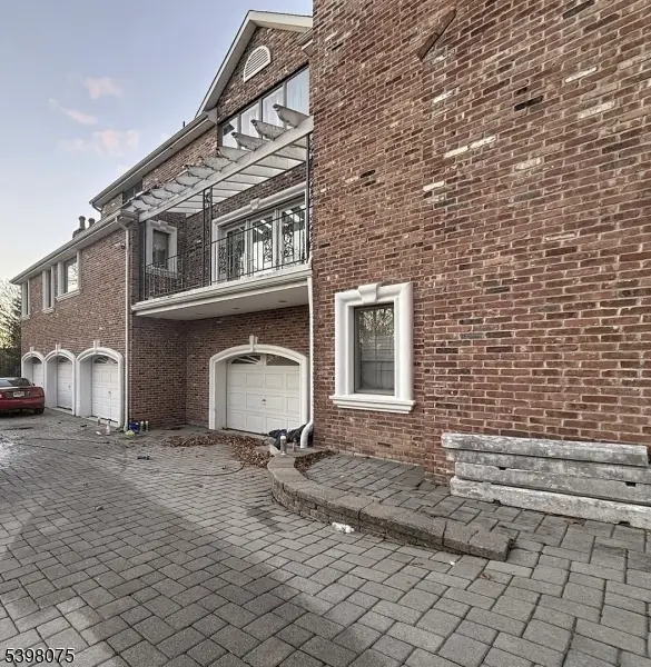 19 Powder Hill Rd, Saddle River Boro, NJ 07458