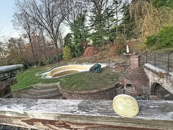 19 Powder Hill Rd, Saddle River Boro, NJ 07458