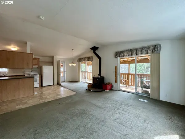 302 WILDCAT XING, Tygh Valley, OR 97063