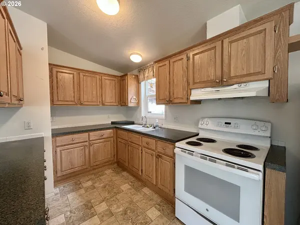 302 WILDCAT XING, Tygh Valley, OR 97063