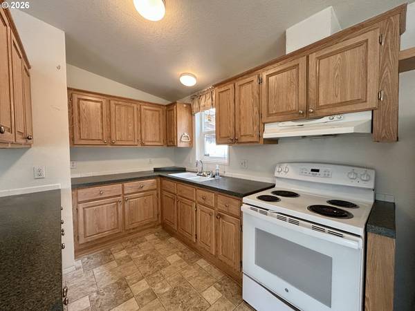 302 WILDCAT XING, Tygh Valley, OR 97063