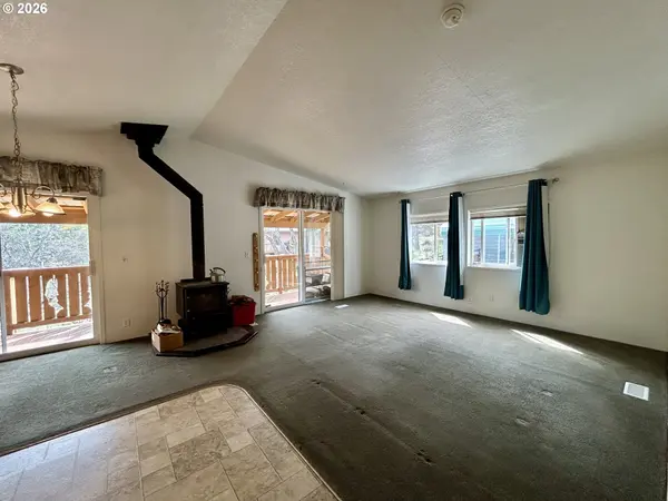 302 WILDCAT XING, Tygh Valley, OR 97063