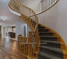 98 Keffer CIR, Newmarket, ON L3X 1R8