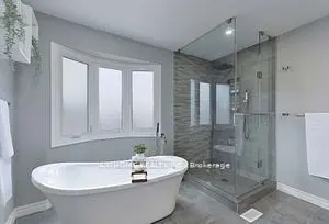 98 Keffer CIR, Newmarket, ON L3X 1R8