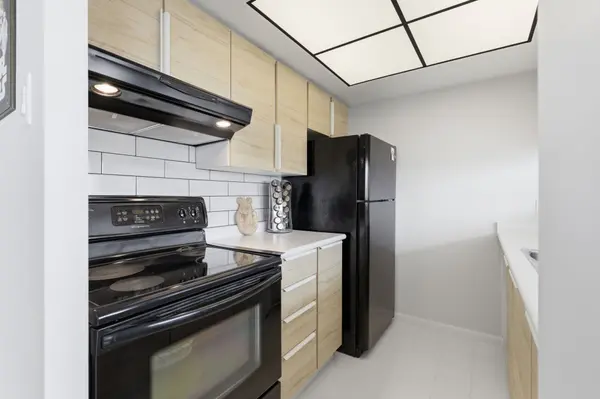 75 ELLEN ST #1102, Barrie, ON L4N 7R6