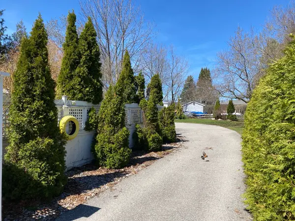 552 Big Bay Point RD, Barrie, ON L4N 3Z5