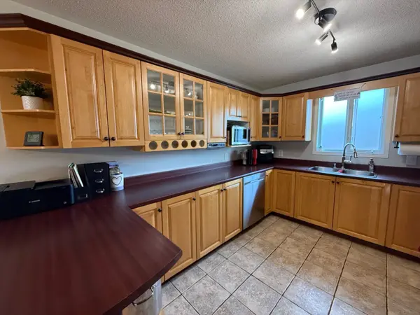 434 Bateson ST, Temiskaming Shores, ON P0J 1P0