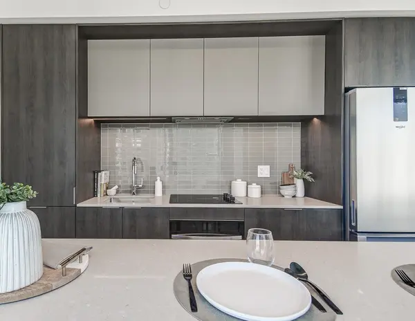 395 Square One DR #3206, Mississauga, ON L5B 0P6