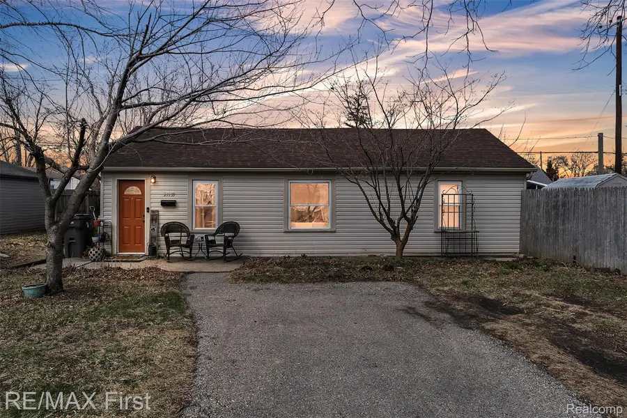 21133 Woodward ST, Clinton Charter Township, MI 48035