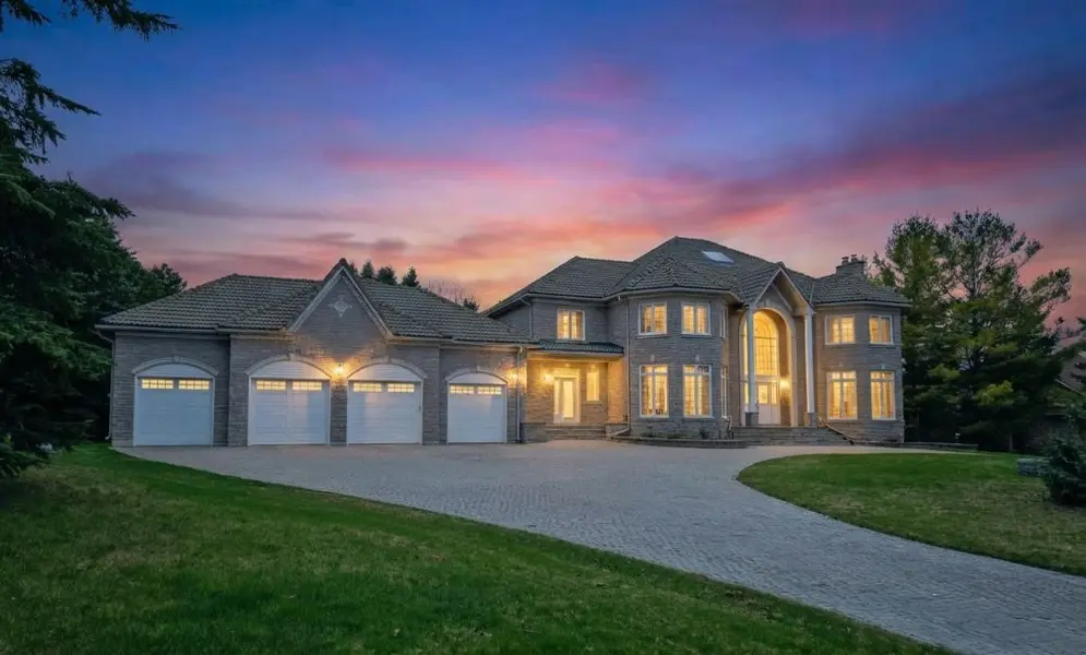 23 Kensington DR, Richmond Hill, ON L4E 3M9