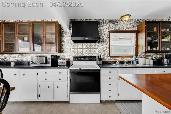 4663 Mayfair ST, Wayne, MI 48125