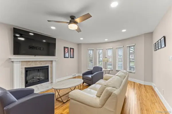 5235 W Outer DR, Detroit, MI 48235