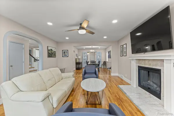 5235 W Outer DR, Detroit, MI 48235