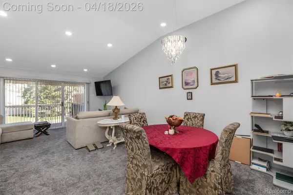 405 Ravencrest LN, Westland, MI 48185