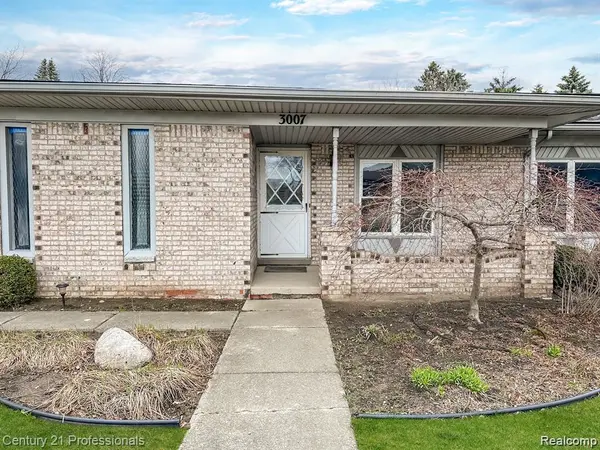 3007 Warrington DR, Sterling Heights, MI 48310