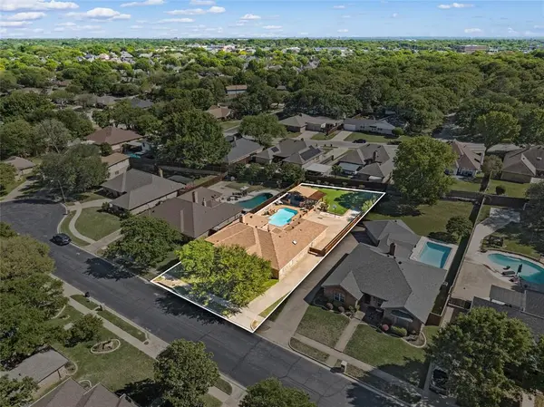 517 Highland Park Drive, Hurst, TX 76054