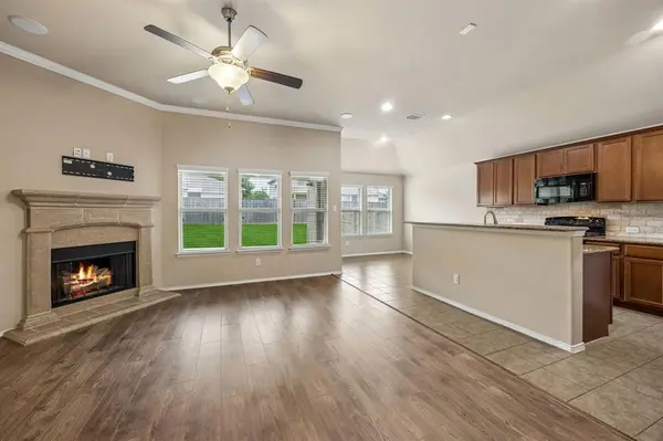 709 Cheyenne Drive, Aubrey, TX 76227