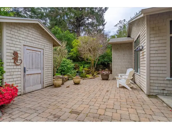 108 RIDGE CREST RD, Gleneden Beach, OR 97388