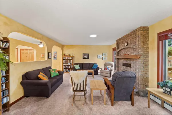 25 Westheights DR, Didsbury, AB T0M 0W0