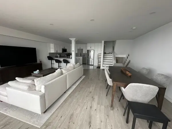 33 Harbour SQ #1618, Toronto C01, ON M5J 2G2