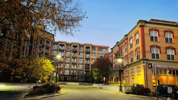 68 Main ST N #501, Markham, ON L3P 0N5