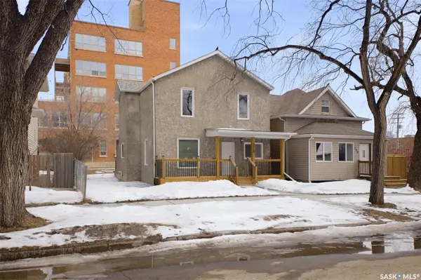 210 E AVENUE N, Saskatoon, SK S7L 1R7