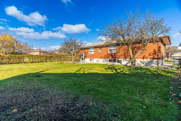 163 Floradale DR, Mississauga, ON L5B 1G2