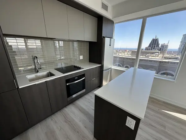 395 Square One DR #3908, Mississauga, ON L5B 0P6