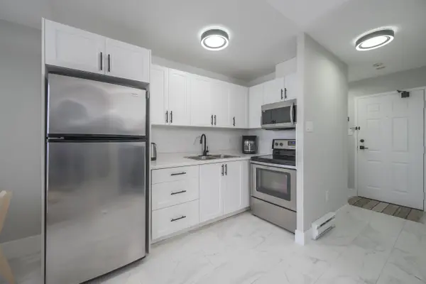 76 Base Line RD W #1105, London South, ON N6J 4X6