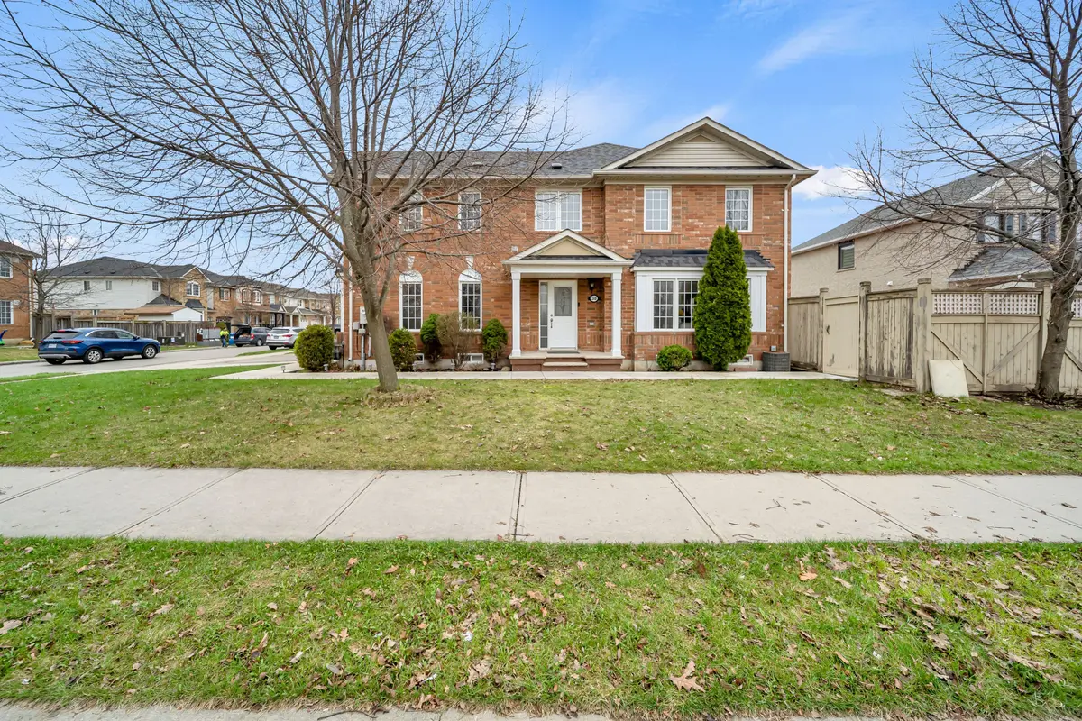 30 ORANGEGROVE DR, Brampton, ON L7A 3N4