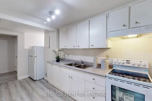 105 ( basement ) Aurora Heights DR, Aurora, ON L4G 2X1