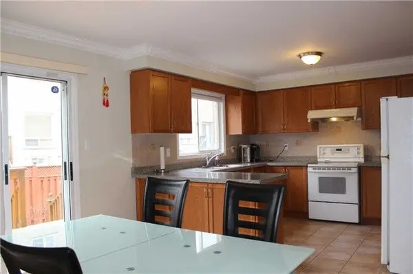 202 Red maple RD, Richmond Hill, ON L4B 4S8