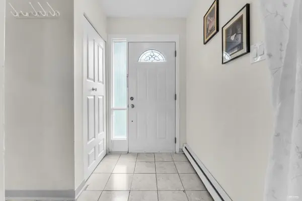 19 London Green CT #85, Toronto W05, ON M3N 1K3