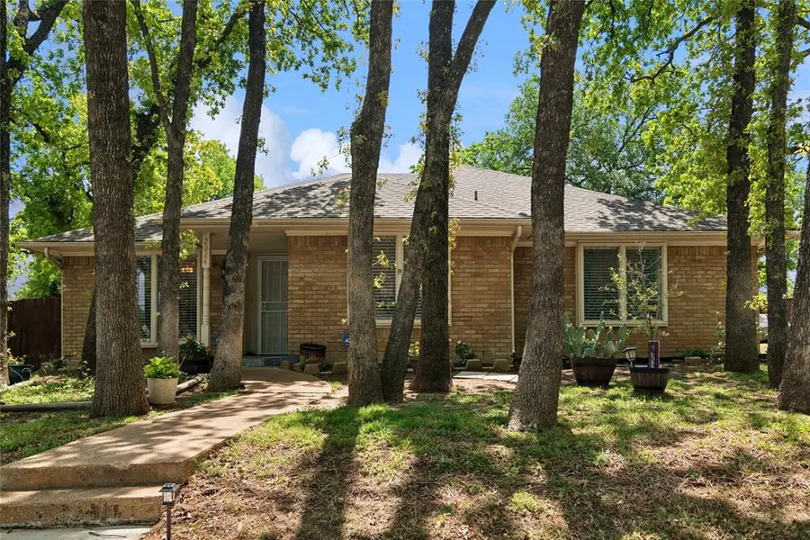2024 Crooked Creek Lane, Arlington, TX 76006