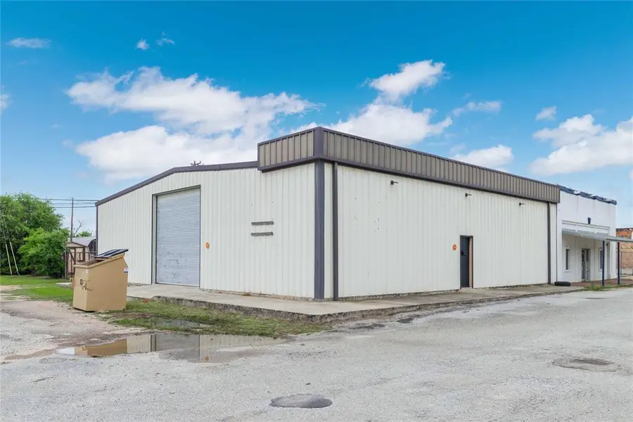 119 E Kyle Street, Bangs, TX 76823