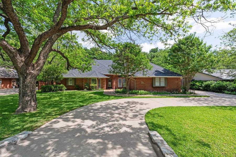 8808 Ravenswood Road, Granbury, TX 76049