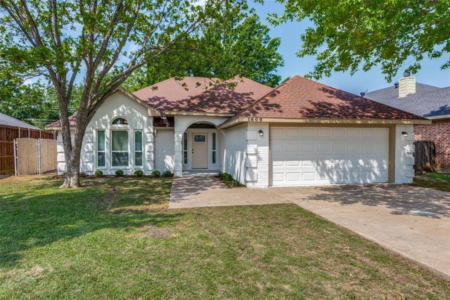 1609 Avenue B, Grand Prairie, TX 75051