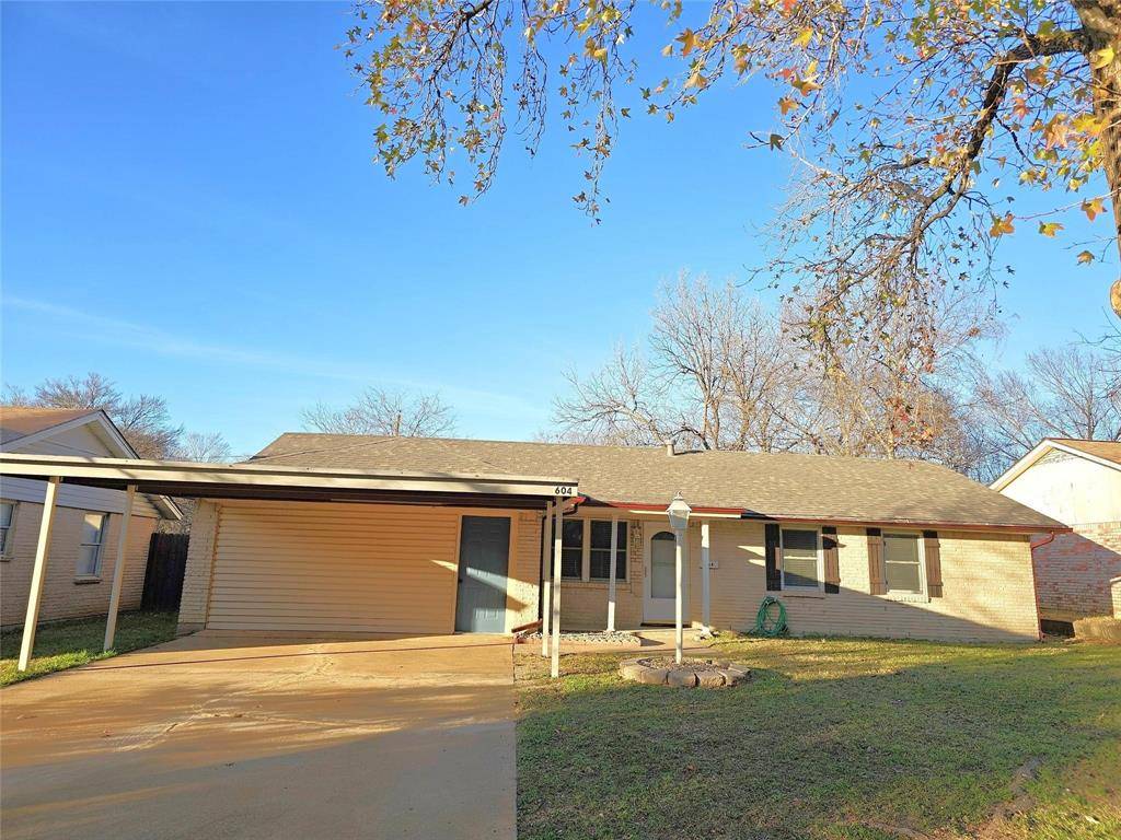 604 Bayless Drive, Euless, TX 76040