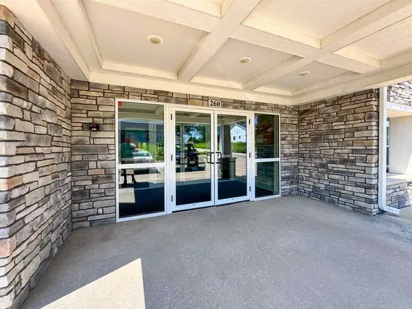 260 N Scott Blvd #104, Iowa City, IA 52245