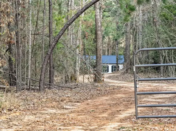 9190 County Road 2136 N, Henderson, TX 75652