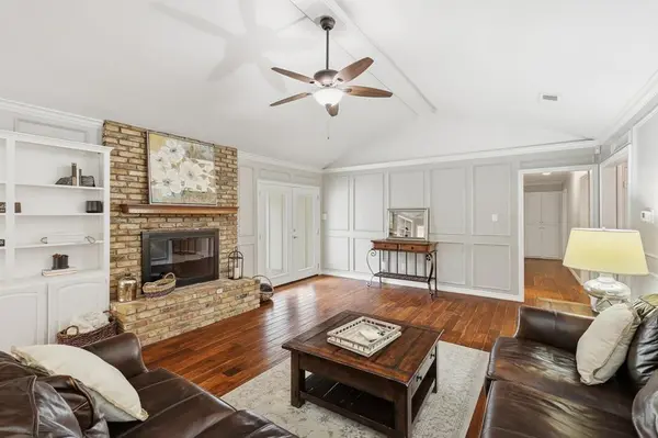 1000 Bert Drive, Arlington, TX 76012