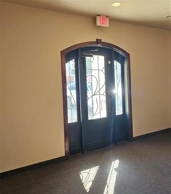 1111 Kinwest Parkway, Irving, TX 75063