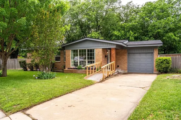 3504 Wicklow Court, Fort Worth, TX 76116