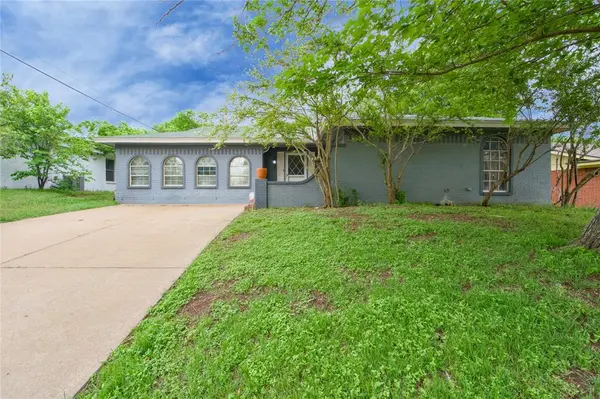 216 Rolling Hills Drive, Aledo, TX 76008
