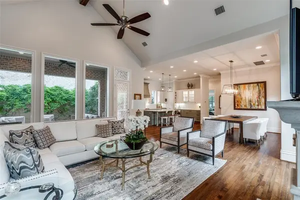 32 Fawn Wood Drive, Dallas, TX 75248