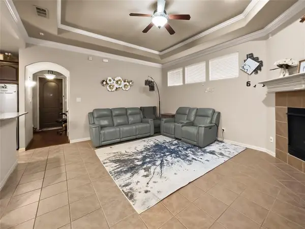 5801 Mira Lago Lane, Arlington, TX 76017