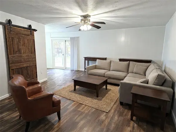 604 Bayless Drive, Euless, TX 76040