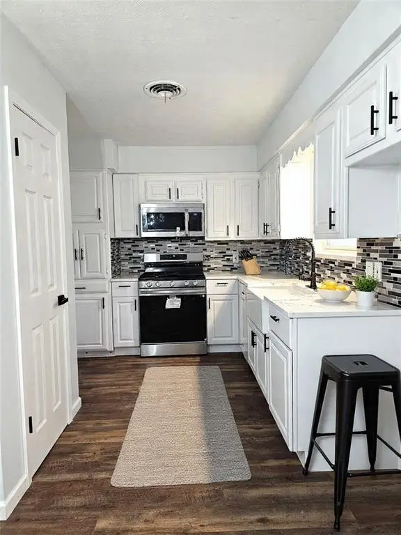 604 Bayless Drive, Euless, TX 76040