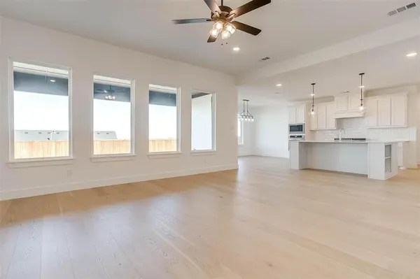 826 Feathergrass Court W, Haslet, TX 76052